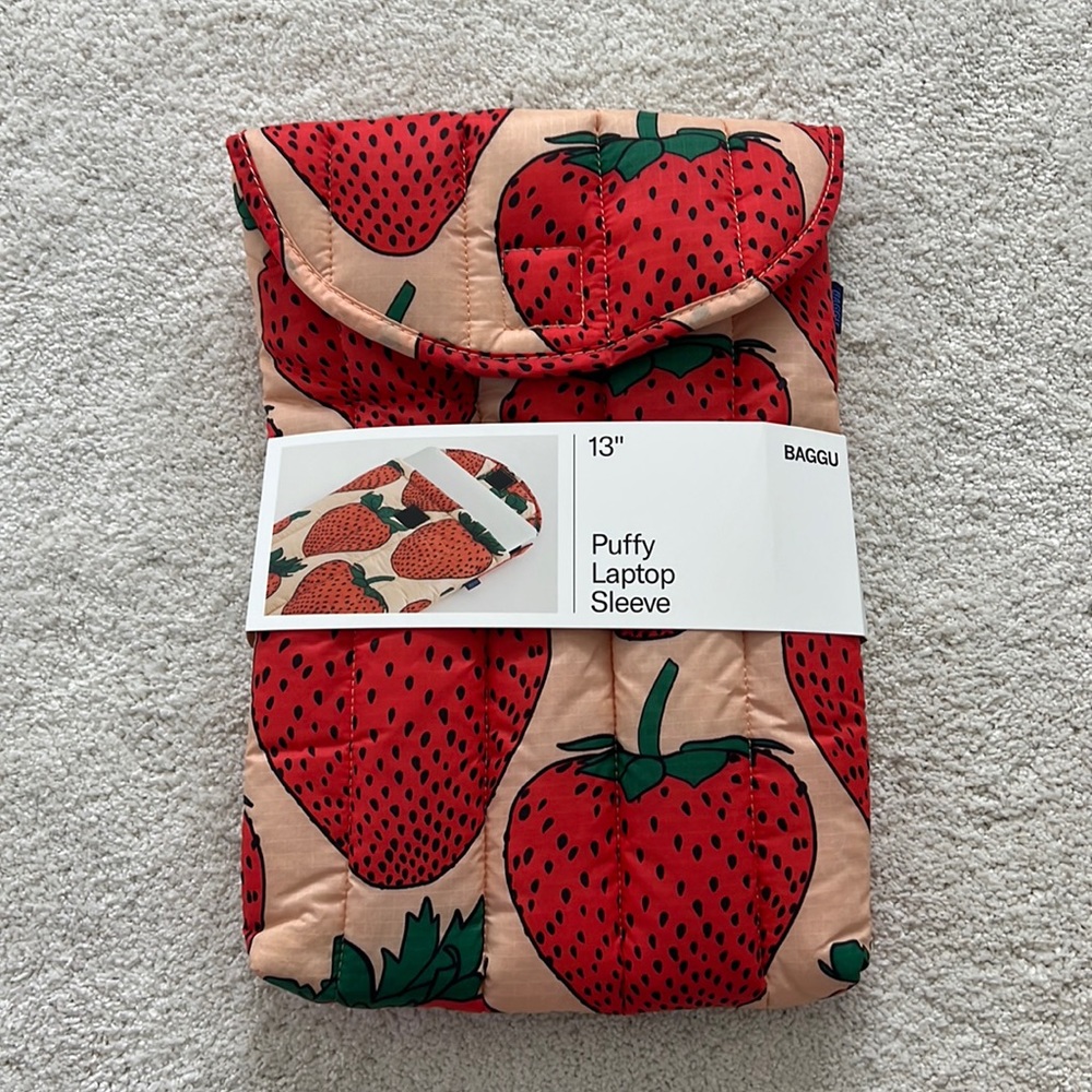 New 13" Baggu puffy laptop sleeve with strawberries